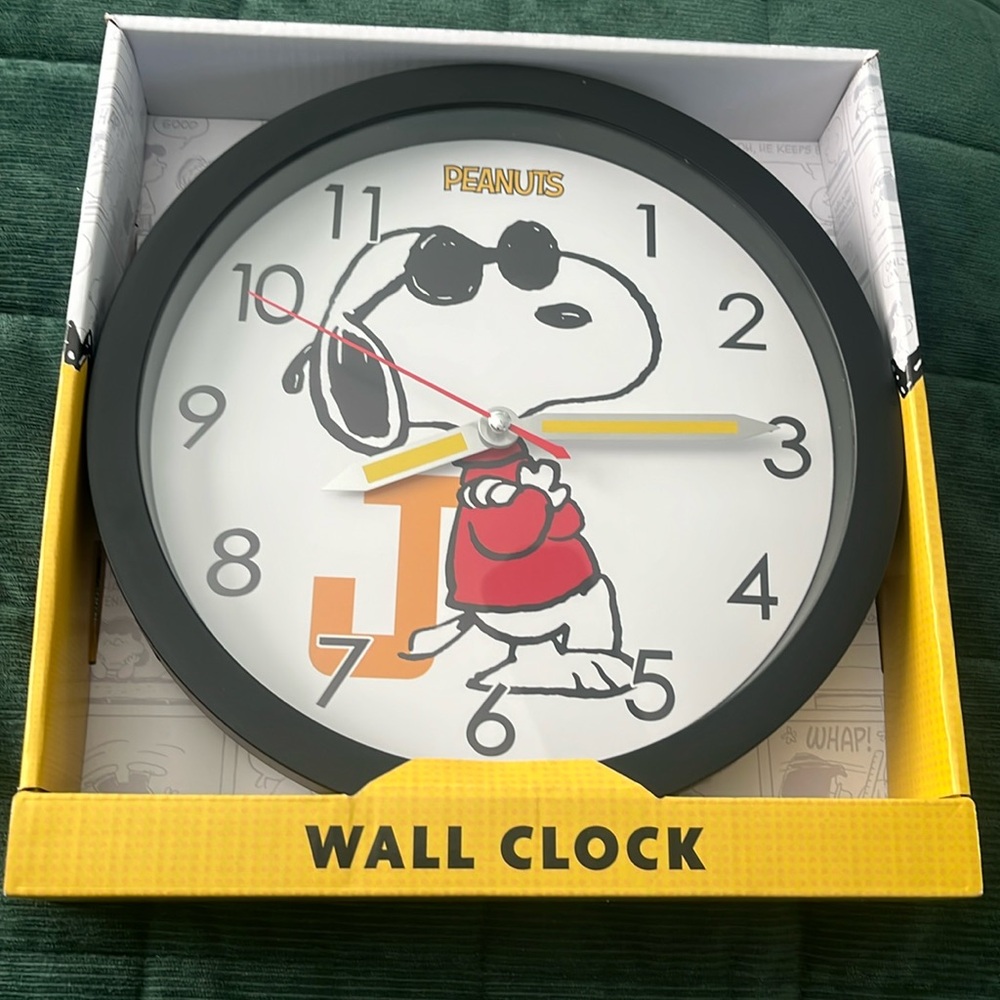 Peanuts Snoopy Clock